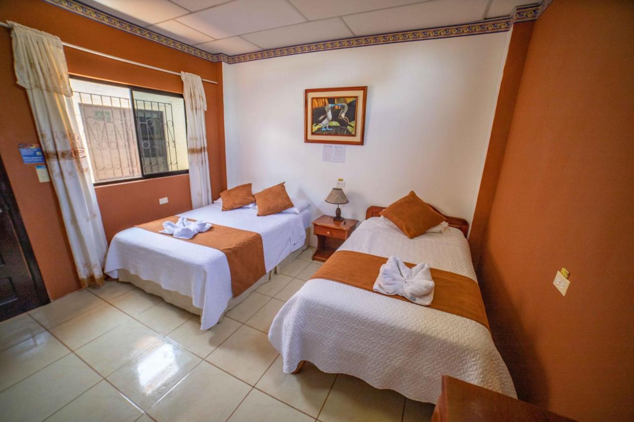 Hostal Gladismar Puerto Villamil Exterior photo