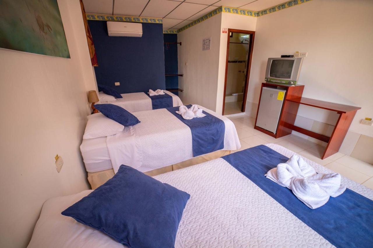 Hostal Gladismar Puerto Villamil Exterior photo
