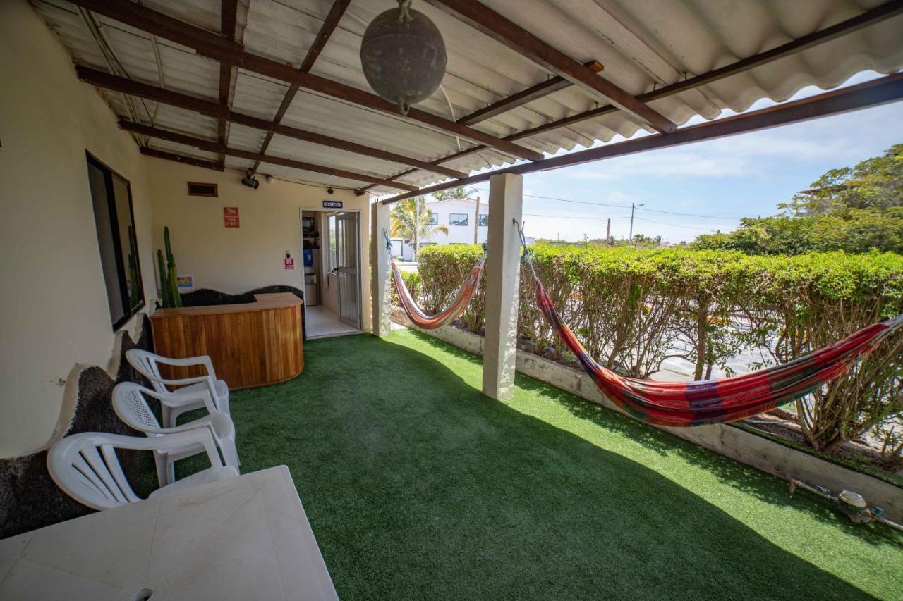 Hostal Gladismar Puerto Villamil Exterior photo